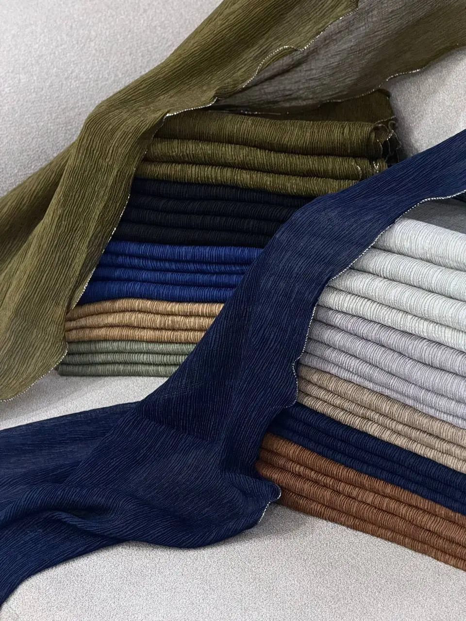 شال حاشیه دار پرنیا